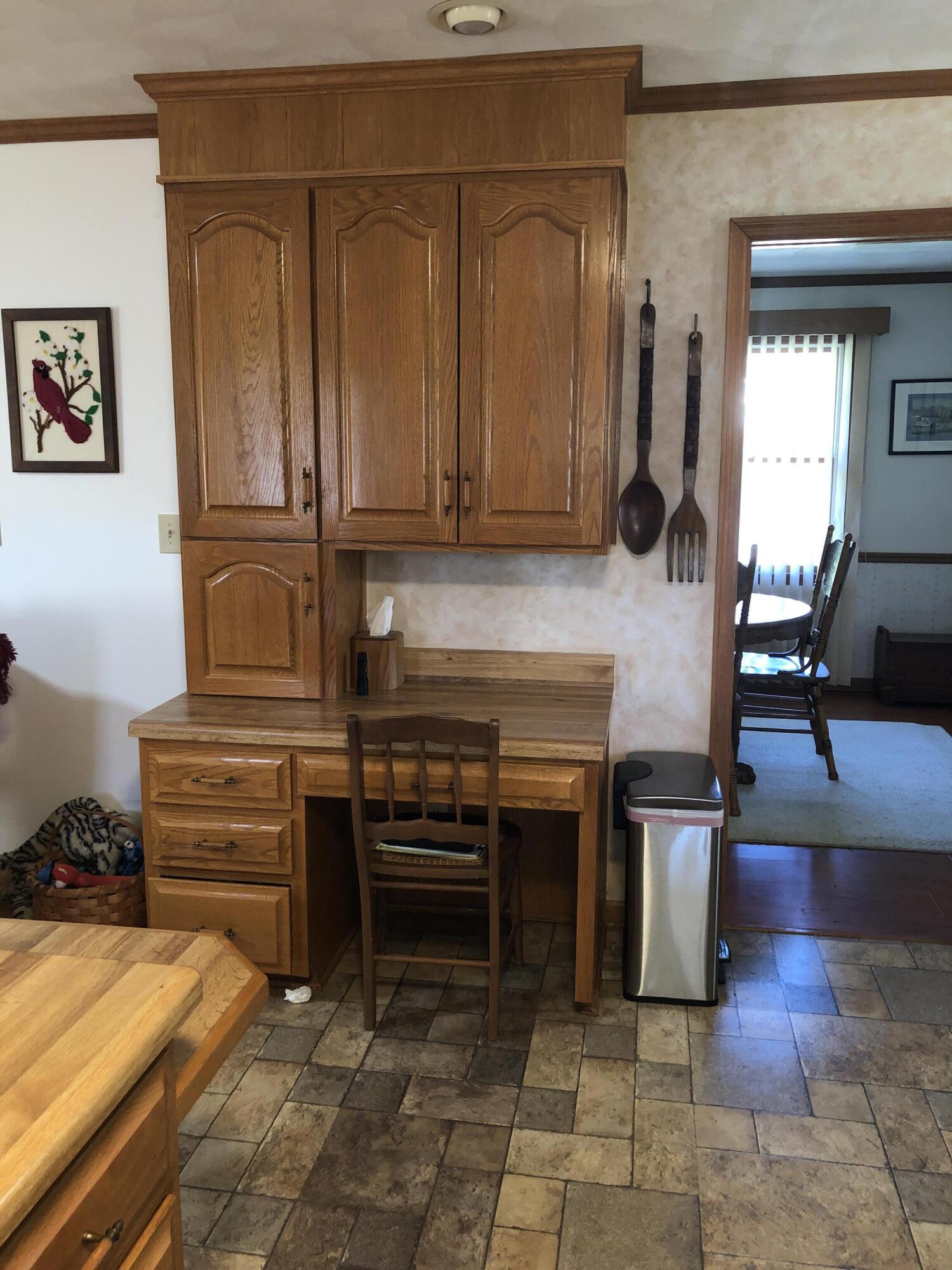 5016 Britaney Road Roanoke, VA 24012 - Photo 12 of 31 Built in Desk