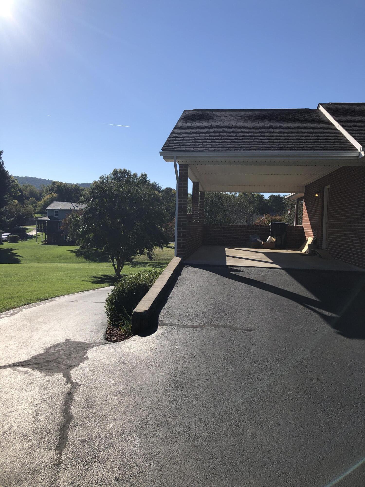 5016 Britaney Road Roanoke, VA 24012 - Photo 4 of 31 Carport