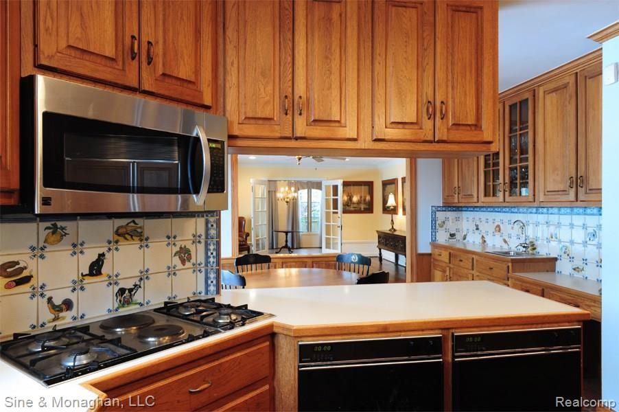 160 Touraine Road Grosse Pointe, MI 48236 - Photo 29 of 49 DSC_2290_1_6x9_100dpi.jpg