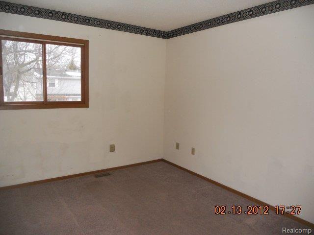 1272 Rutledge Drive Temperance, MI 48182 - Photo 8 of 11 1272 Rutledge 3rd bedrm.JPG