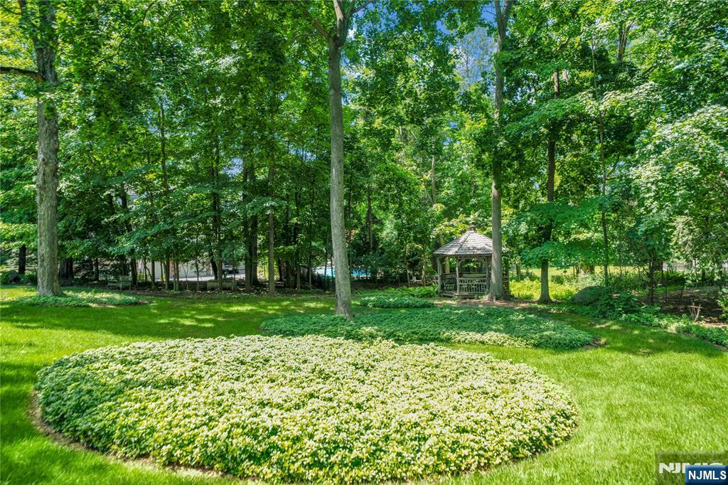 837 Apple Ridge Road Franklin Lakes, NJ 07417 - Photo 7 of 33 Gallery Image 7