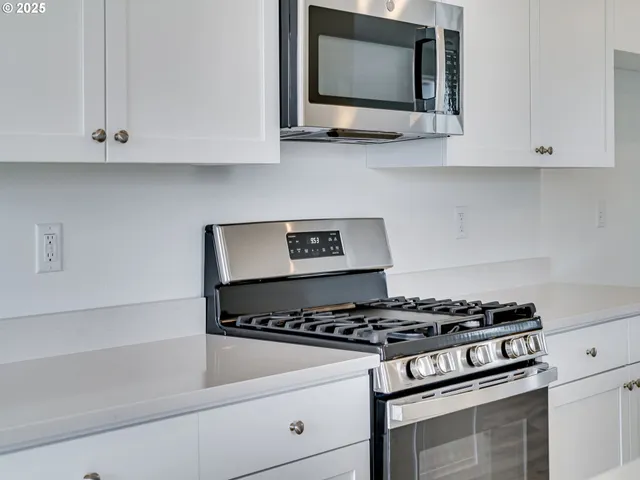 $583,990 | 3664 Southeast 86th Avenue, Hillsboro, OR 97123