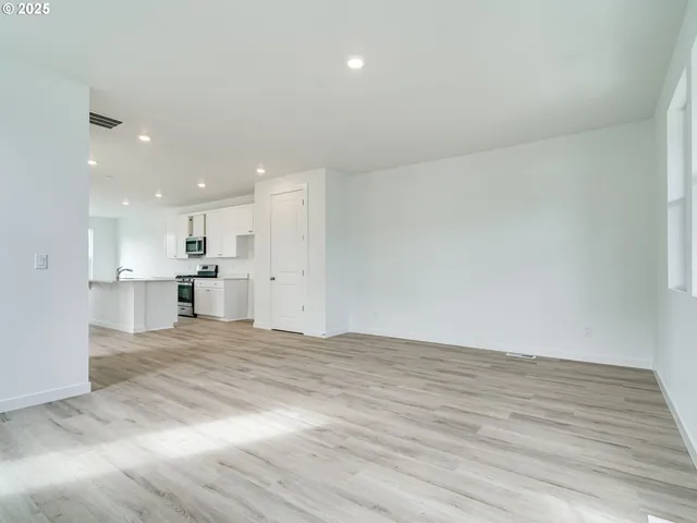 $583,990 | 3664 Southeast 86th Avenue, Hillsboro, OR 97123