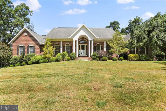 $679,900 | 934 Samerica Drive, Chambersburg, PA 17202