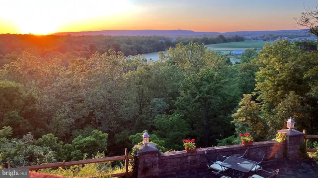 $679,900 | 934 Samerica Drive, Chambersburg, PA 17202