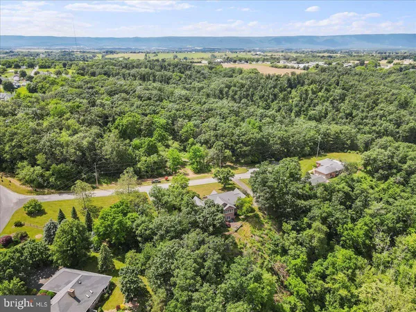 $679,900 | 934 Samerica Drive, Chambersburg, PA 17202