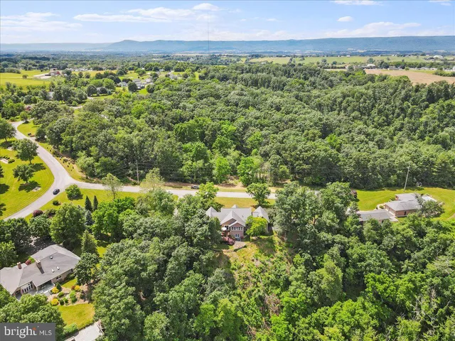 $679,900 | 934 Samerica Drive, Chambersburg, PA 17202