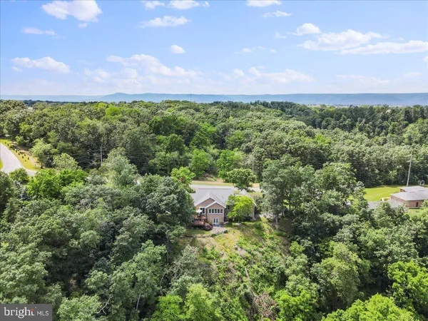 $679,900 | 934 Samerica Drive, Chambersburg, PA 17202