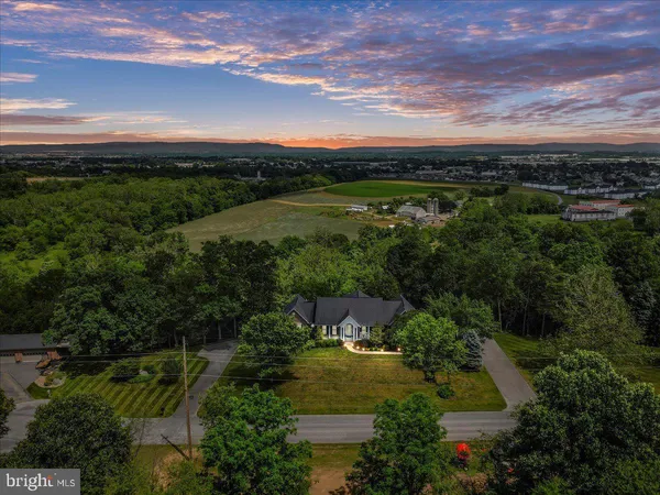 $679,900 | 934 Samerica Drive, Chambersburg, PA 17202