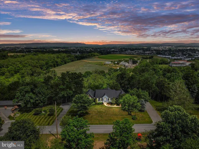 $679,900 | 934 Samerica Drive, Chambersburg, PA 17202