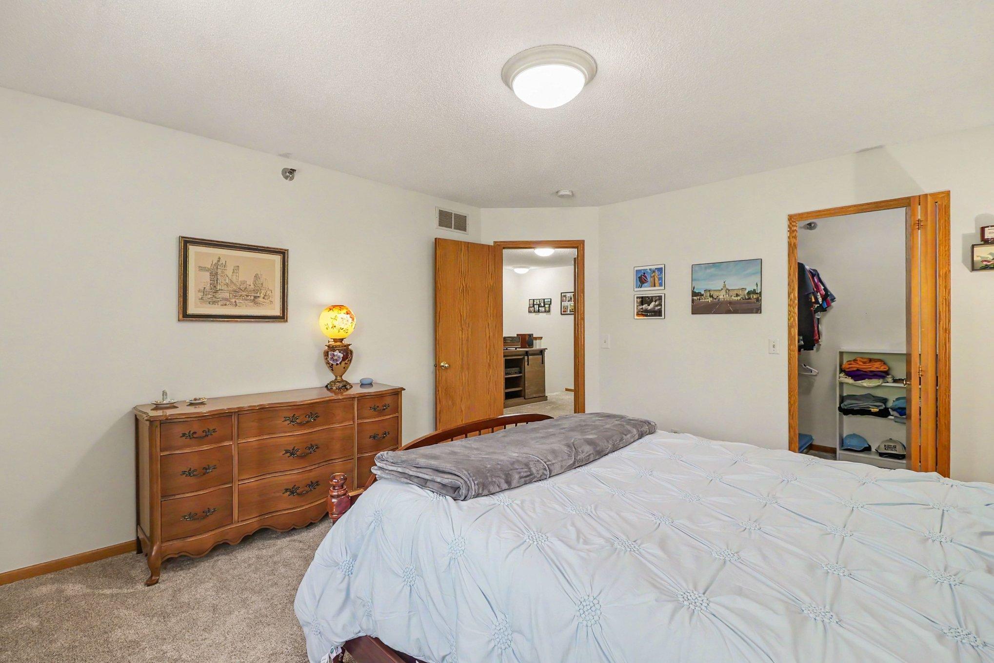 8443 Cortland Road Eden Prairie, MN 55344 - Photo 19 of 25