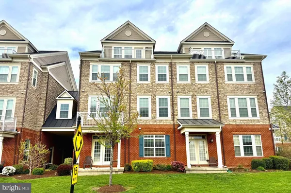$599,999 | 42593 Sunset Ridge Square, Ashburn, VA 20148