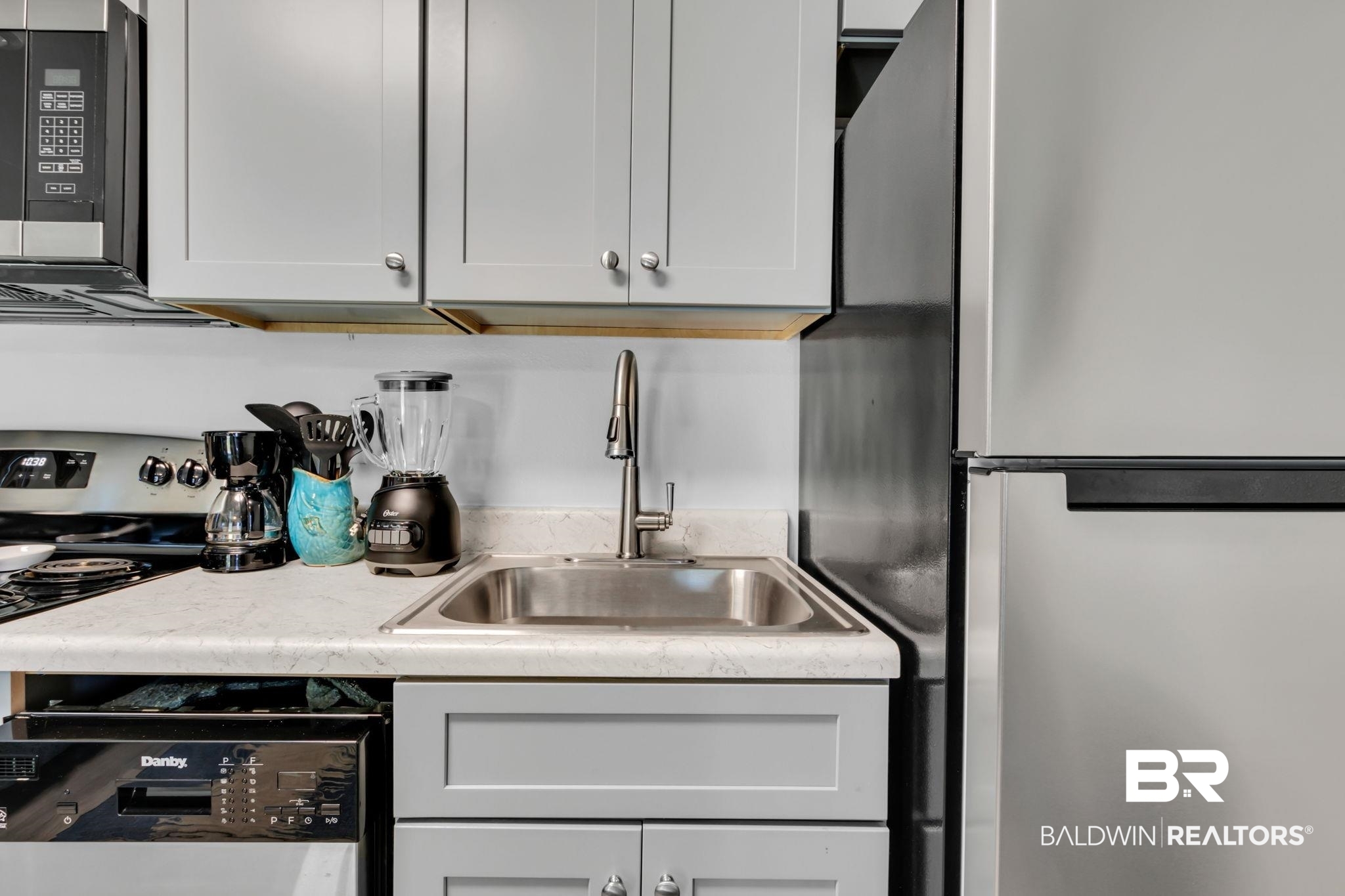 400 Plantation Road, Unit 4115 Gulf Shores, AL 36542 - Photo 13 of 48 Kitchen featuring appliances with stainless steel finishes and sink