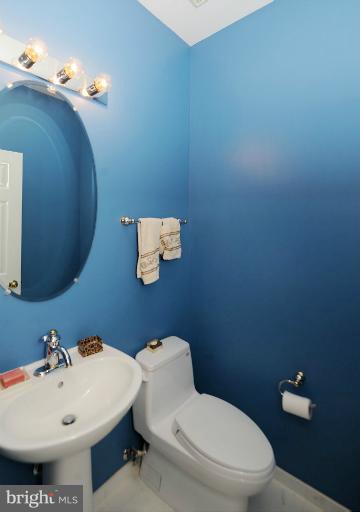 1269 Wild Hawthorn Way Reston, VA 20194 - Photo 22 of 25 Bath