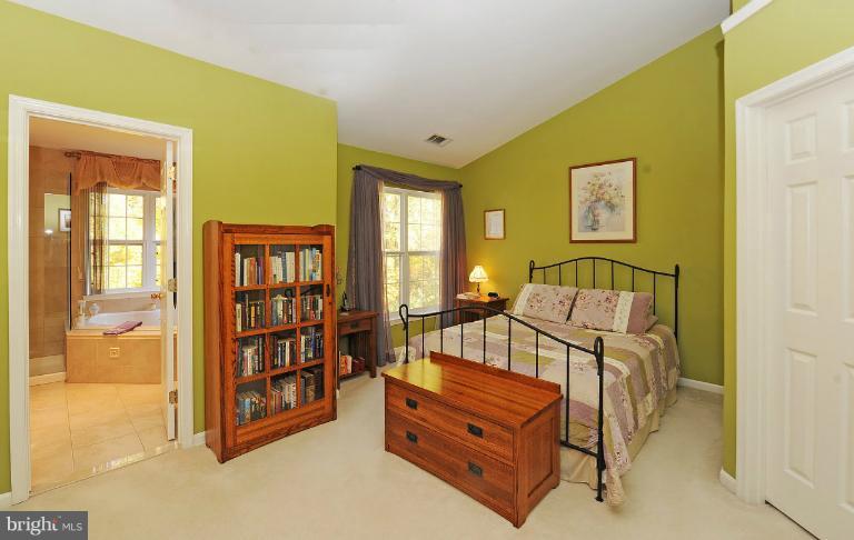 Bedroom (Master)