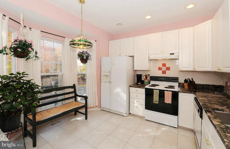 1269 Wild Hawthorn Way Reston, VA 20194 - Photo 10 of 25 Kitchen