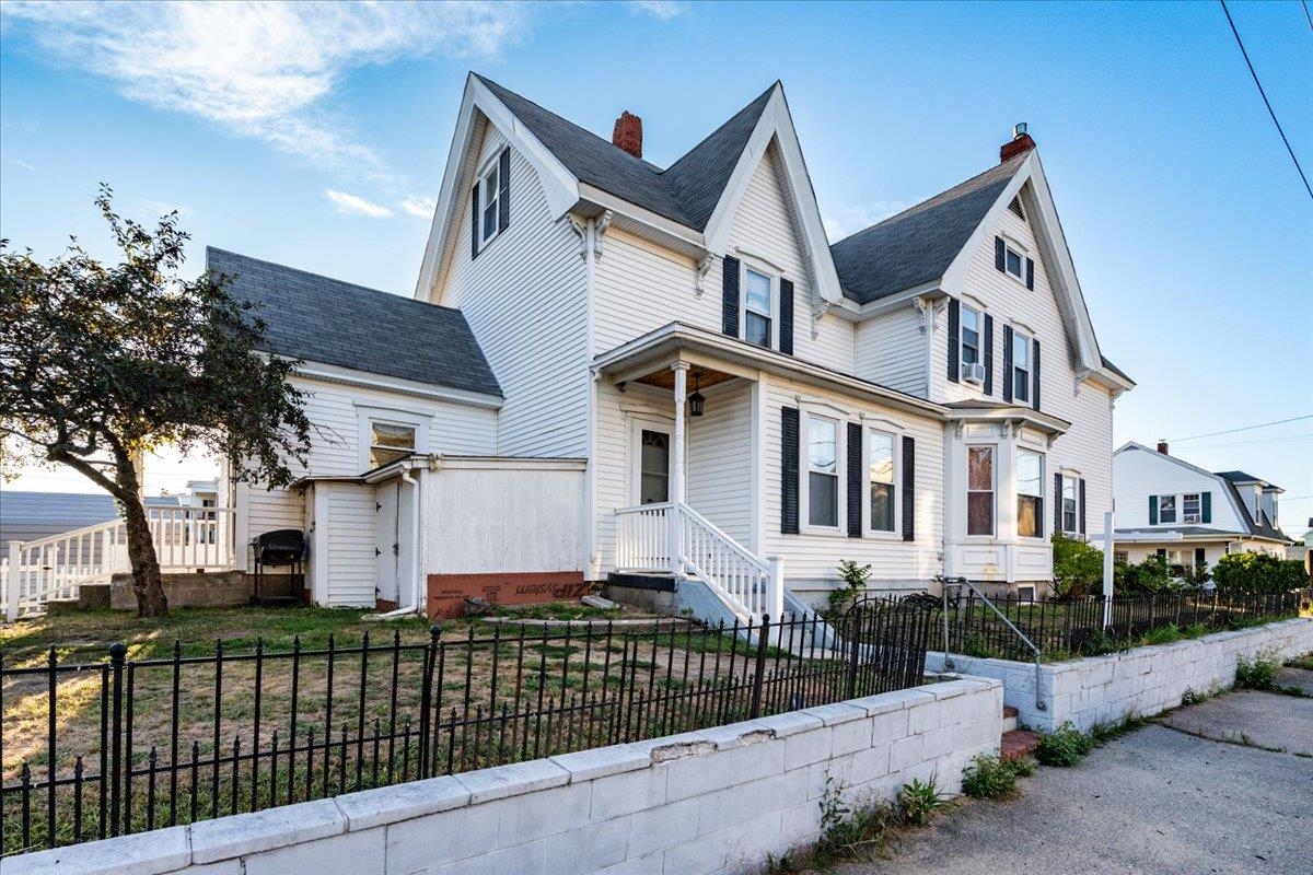 651 Summer Street Manchester, NH 03103 - Photo 3 of 46