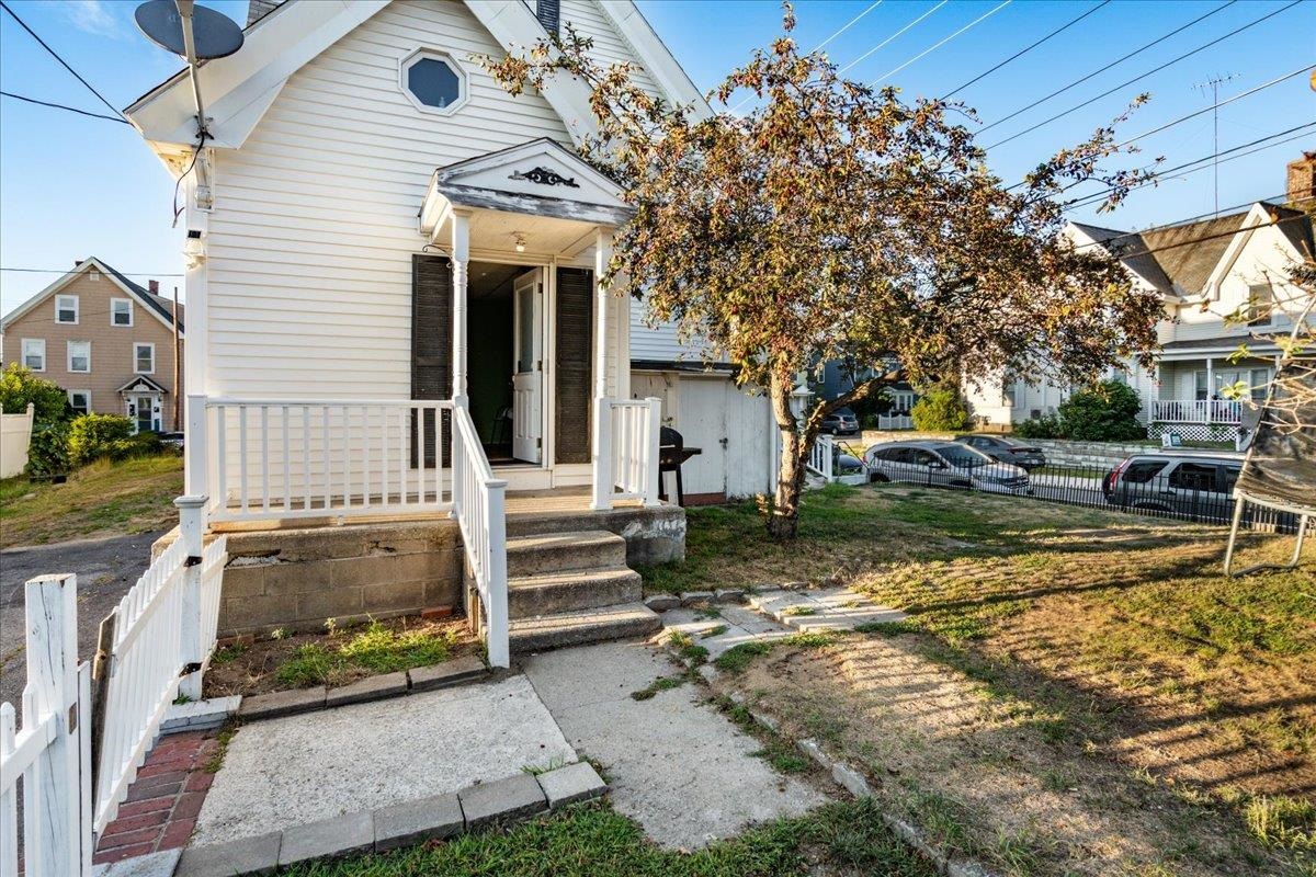 651 Summer Street Manchester, NH 03103 - Photo 4 of 46