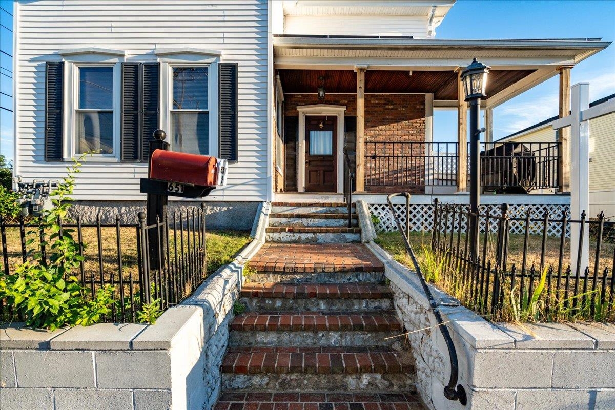 651 Summer Street Manchester, NH 03103 - Photo 5 of 46