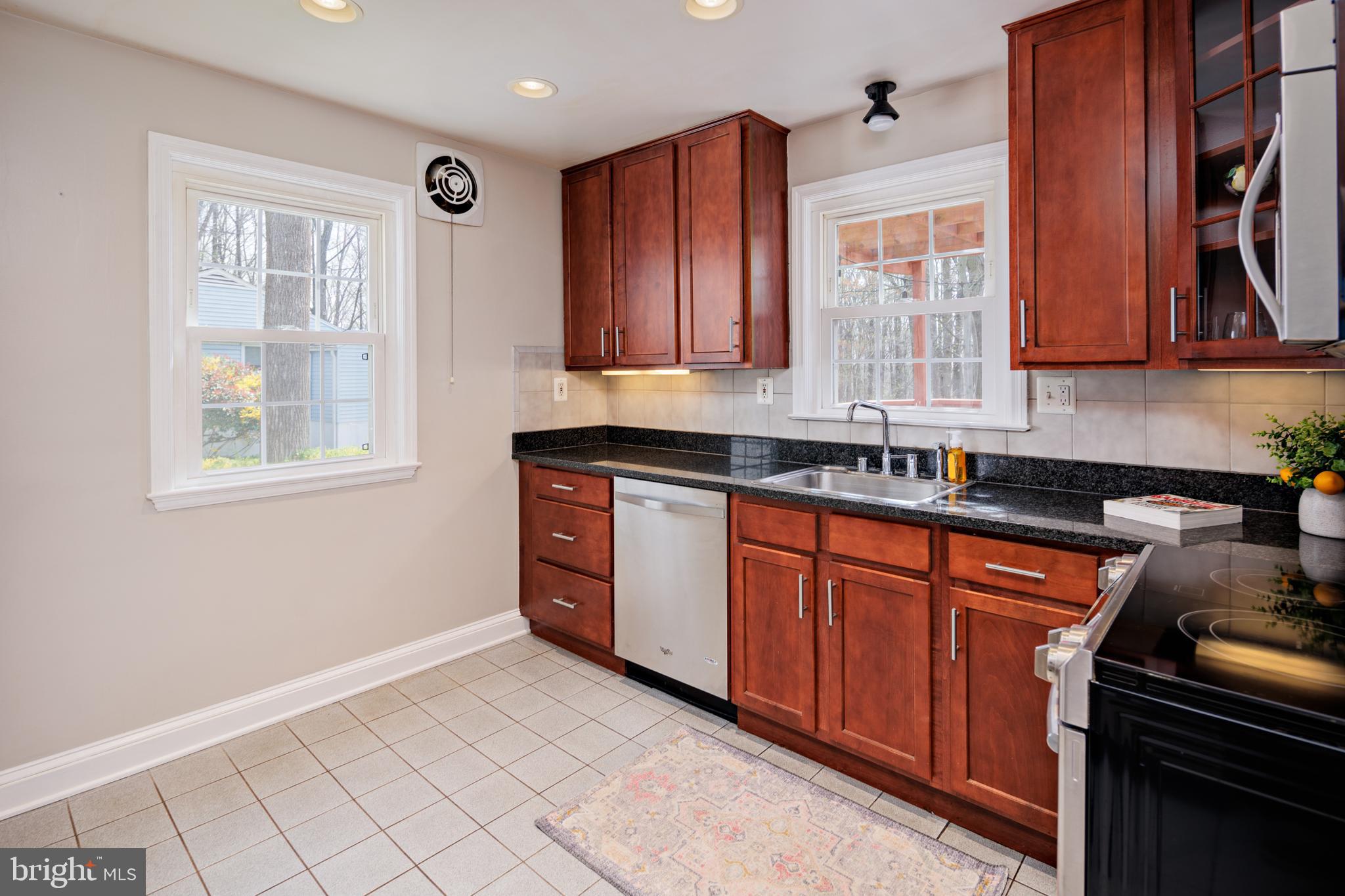 1007 Hart Road Towson, MD 21286 - Photo 17 of 48 Gourmet Kitchen