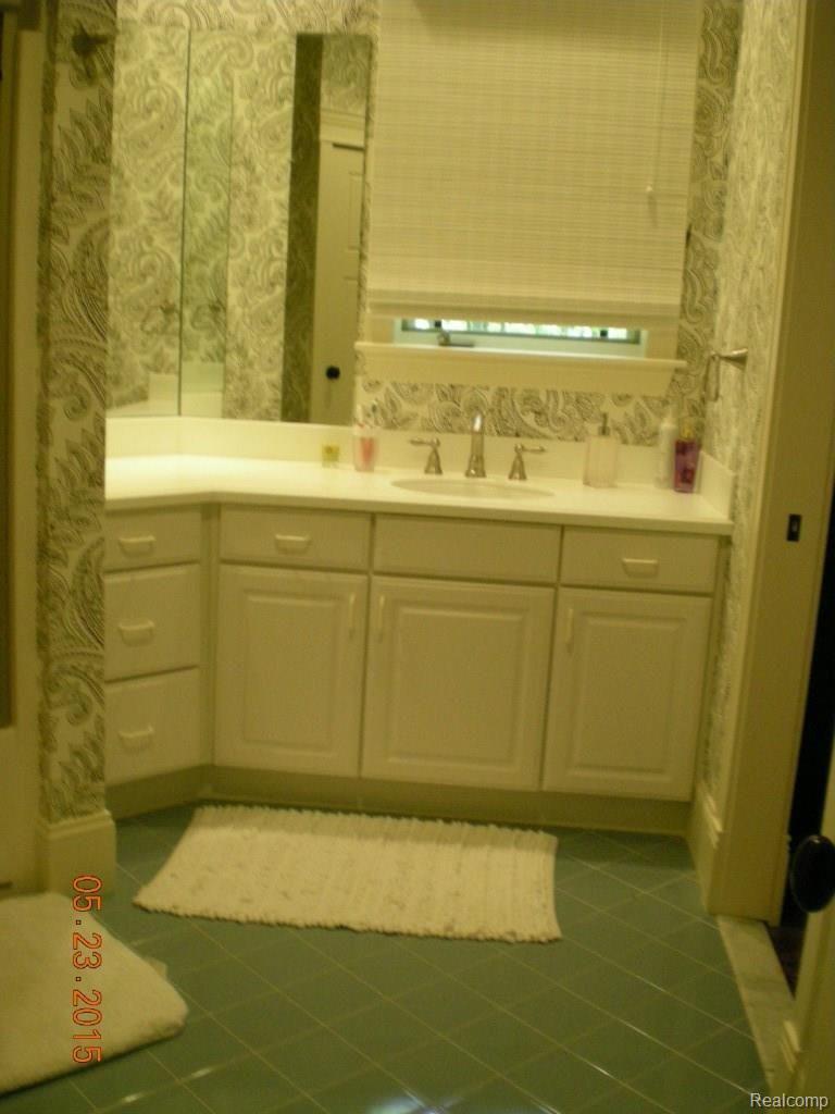 4200 Colonial Court Howell, MI 48843 - Photo 61 of 86 HALL BATH WITH ADJOINING BEDROOM