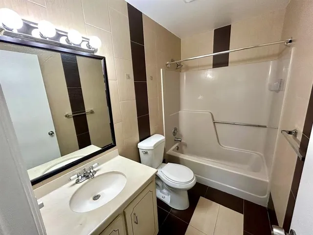 $2,250 | 7931 Southgate Boulevard, Unit E8, North Lauderdale, FL 33068