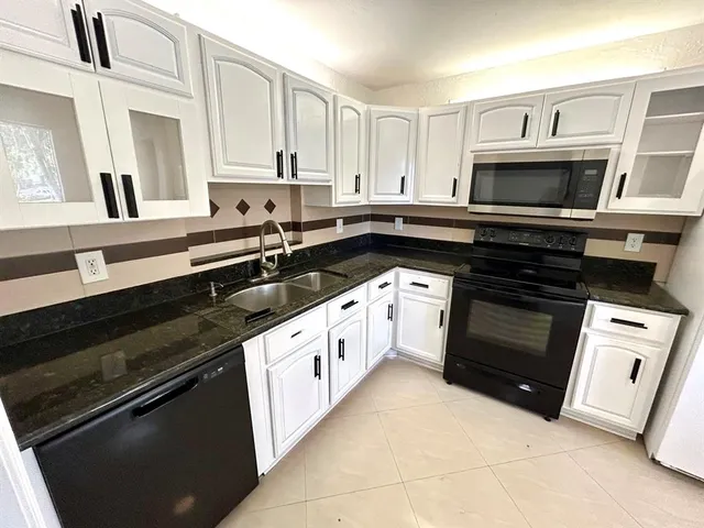 $2,250 | 7931 Southgate Boulevard, Unit E8, North Lauderdale, FL 33068