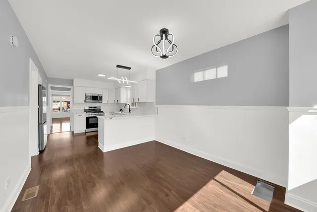 $1,800 | 7245 South Washtenaw Avenue, Unit 2, Chicago, IL 60629