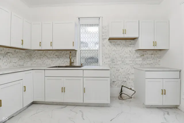 $164,900 | 800 South Macedonia Avenue, Muncie, IN 47302