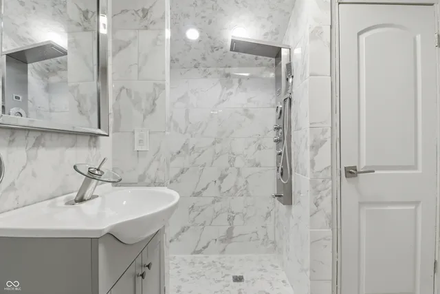 $164,900 | 800 South Macedonia Avenue, Muncie, IN 47302