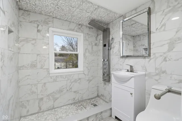 $164,900 | 800 South Macedonia Avenue, Muncie, IN 47302