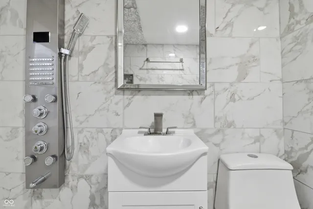 $164,900 | 800 South Macedonia Avenue, Muncie, IN 47302