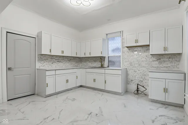 $189,900 | 800 South Macedonia Avenue, Muncie, IN 47302