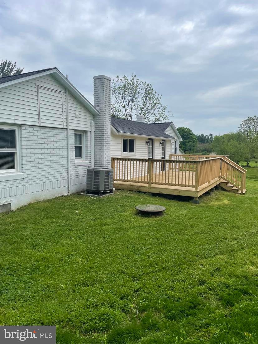 989 Laudermilch Road Palmyra, PA 17078 - Photo 13 of 18 Another view of deck