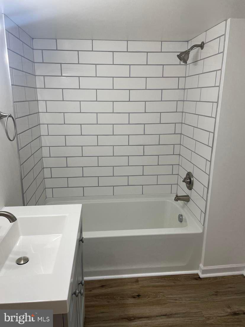 989 Laudermilch Road Palmyra, PA 17078 - Photo 10 of 18 Secondary Bath with Tub