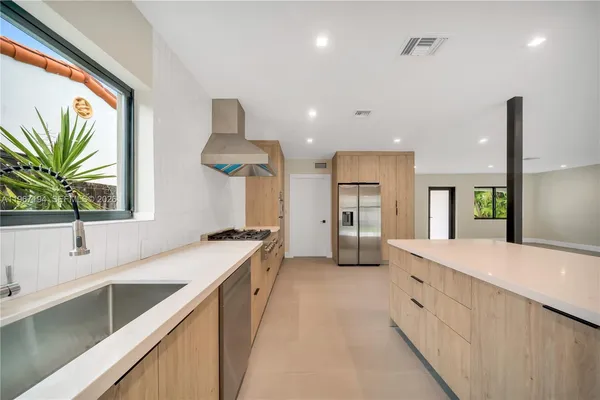 $14,200 | 910 West 47th Court, Miami Beach, FL 33140