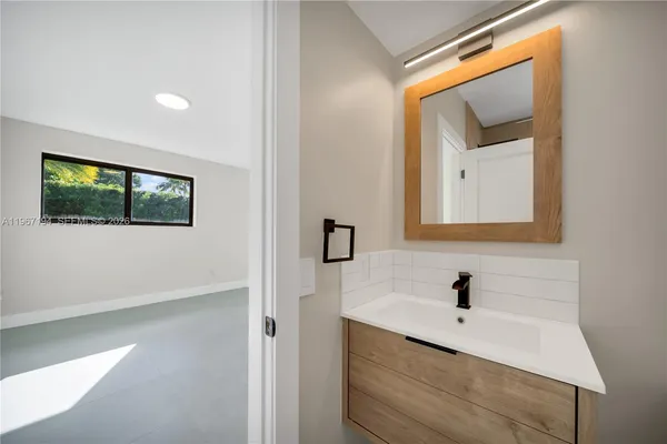 $14,200 | 910 West 47th Court, Miami Beach, FL 33140