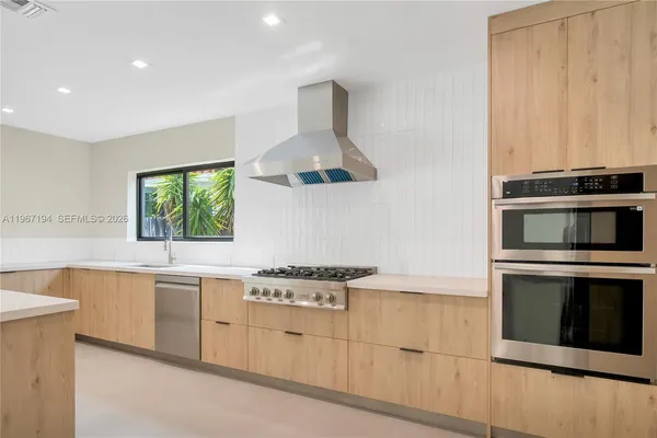 $14,200 | 910 West 47th Court, Miami Beach, FL 33140