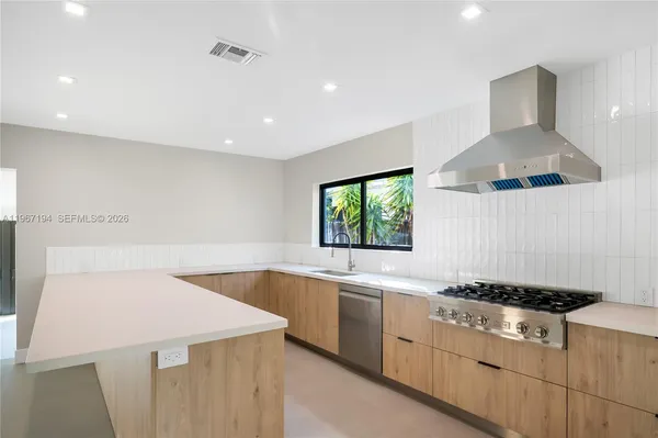 $14,200 | 910 West 47th Court, Miami Beach, FL 33140