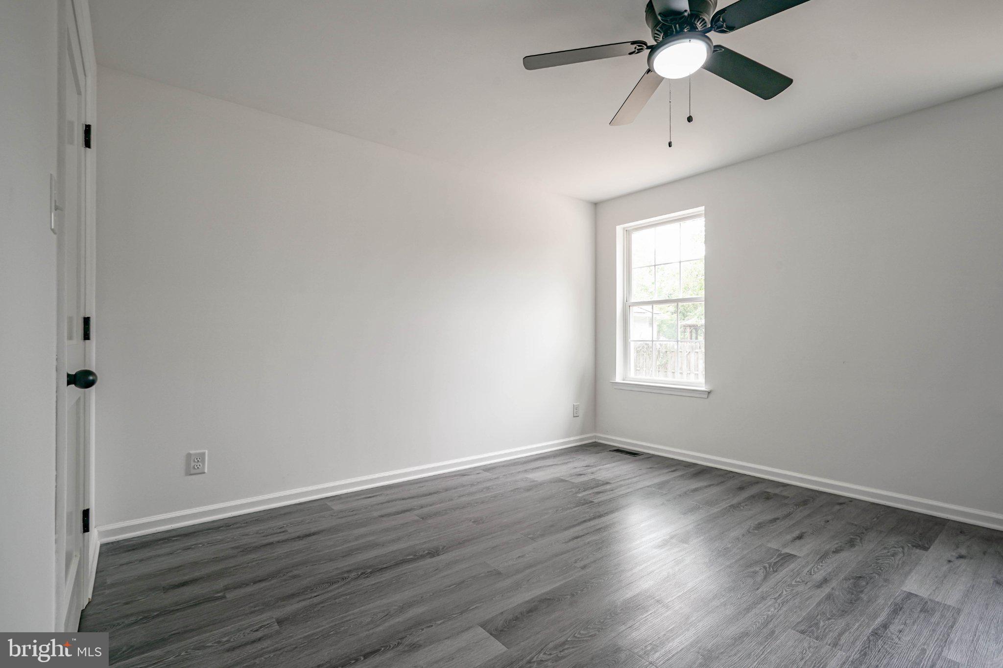 12 Park Road Pennsville, NJ 08070 - Photo 20 of 33 Bright and airy blank canvas room.