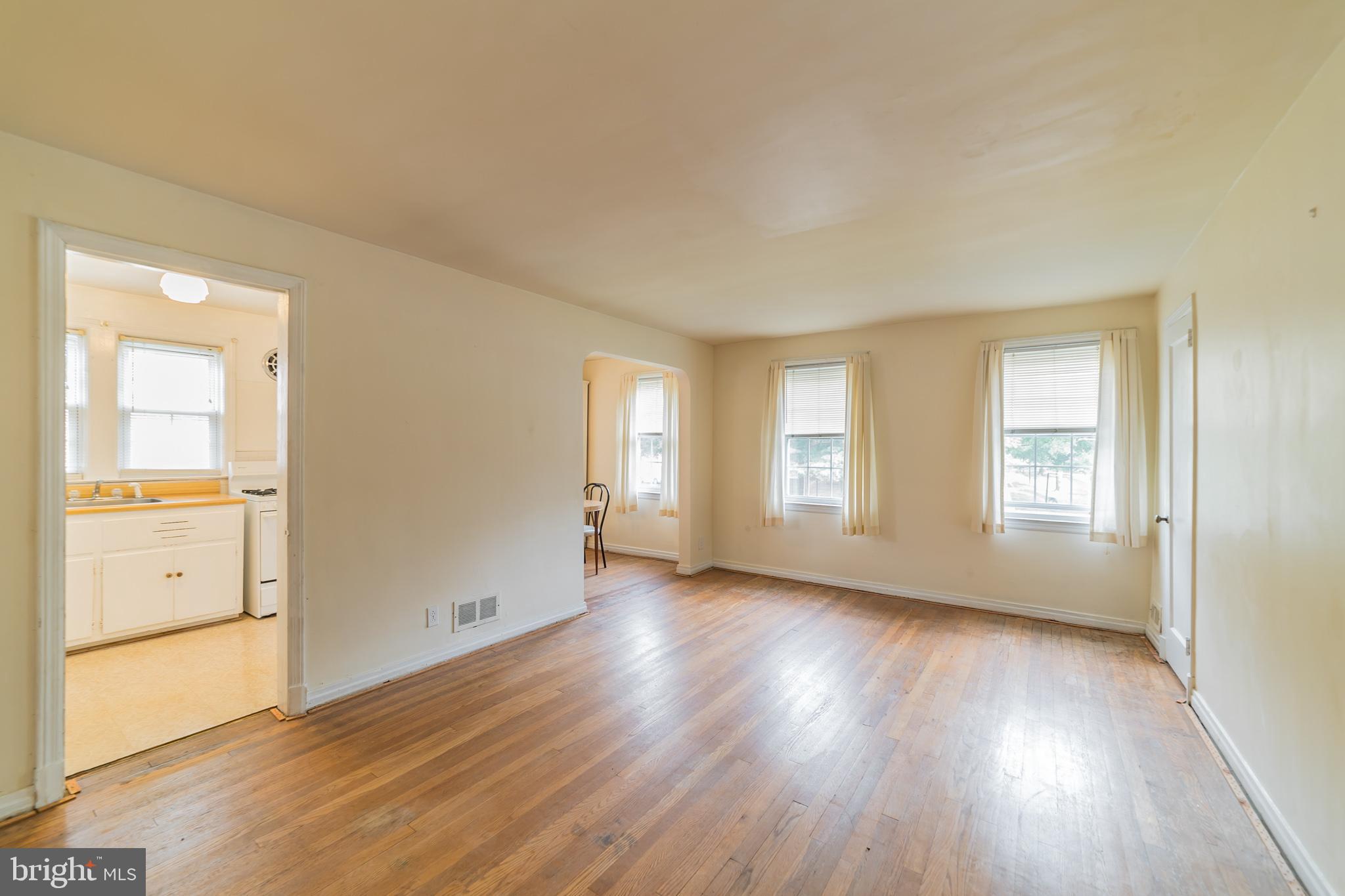1728 Aberdeen Road Towson, MD 21286 - Photo 7 of 23