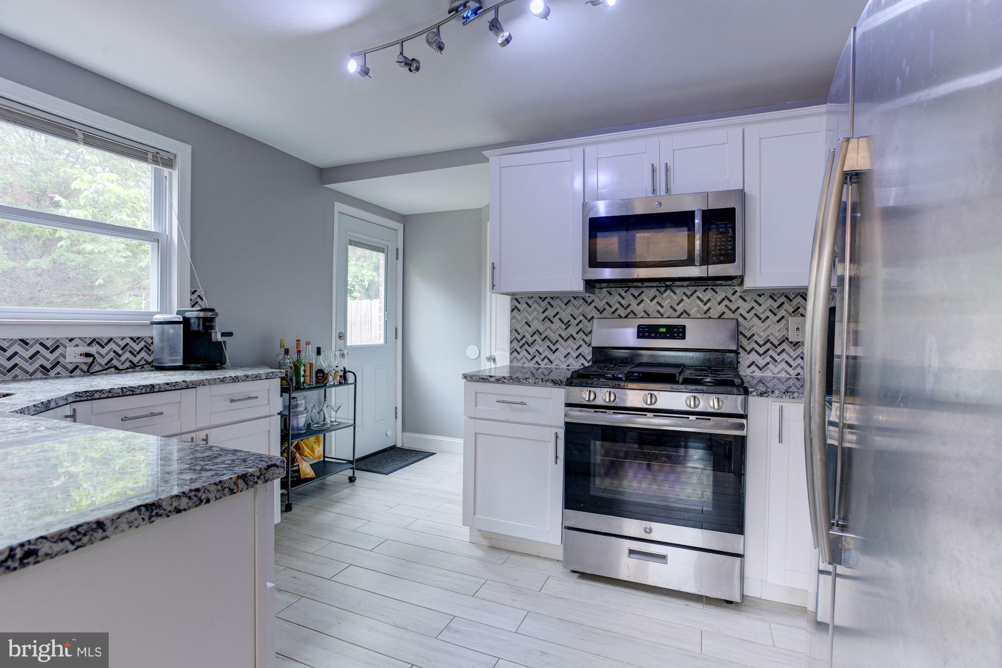 722 Nottingham Road Baltimore, MD 21229 - Photo 12 of 26 Kitchen