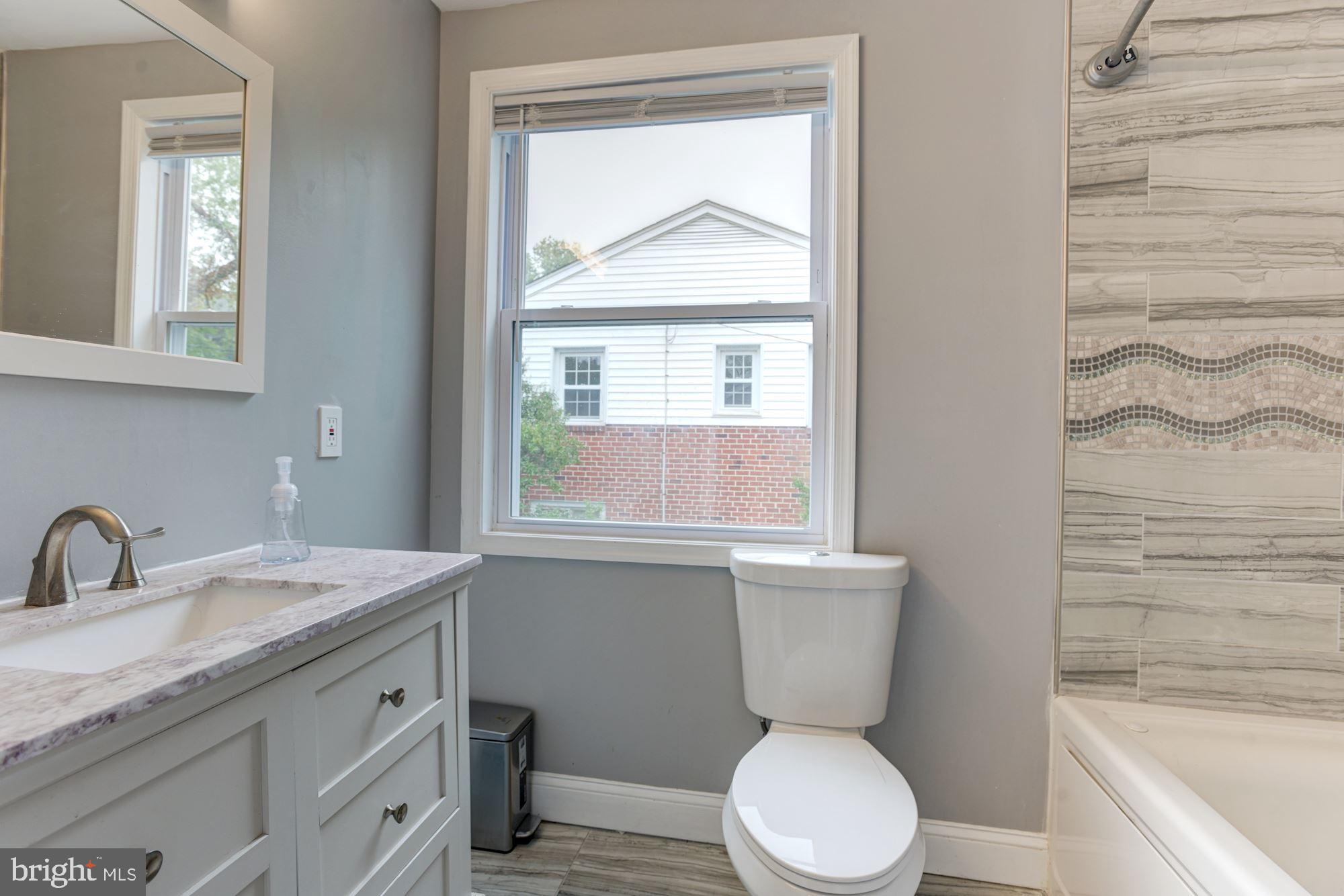 722 Nottingham Road Baltimore, MD 21229 - Photo 17 of 26 Primary Bath
