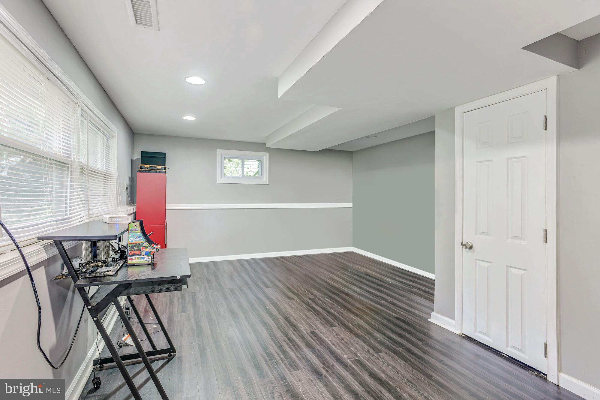 722 Nottingham Road Baltimore, MD 21229 - Photo 21 of 26 Family Room