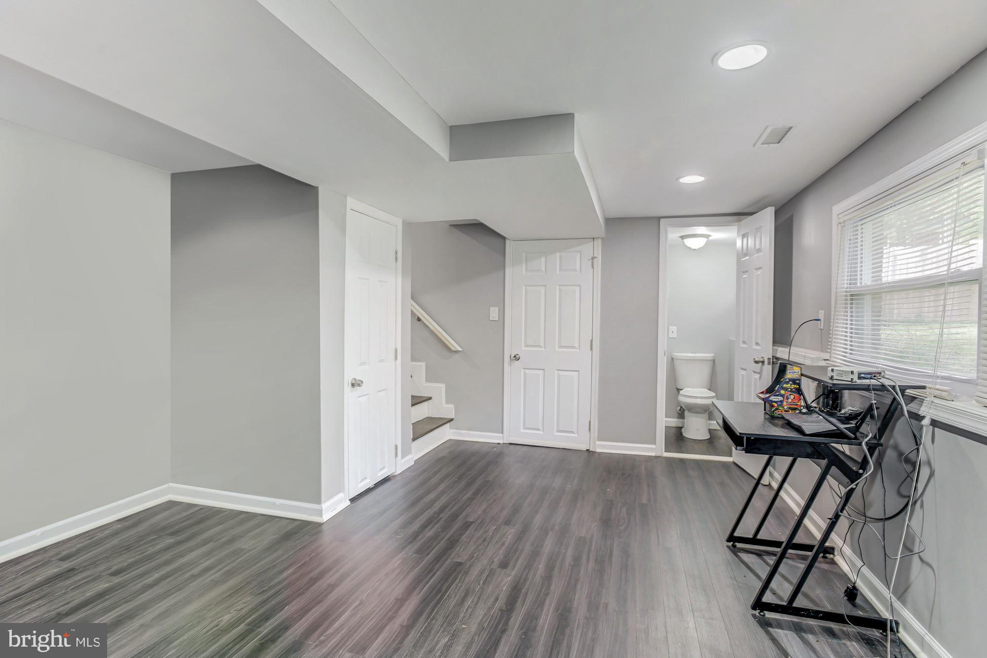 722 Nottingham Road Baltimore, MD 21229 - Photo 22 of 26 Family Room