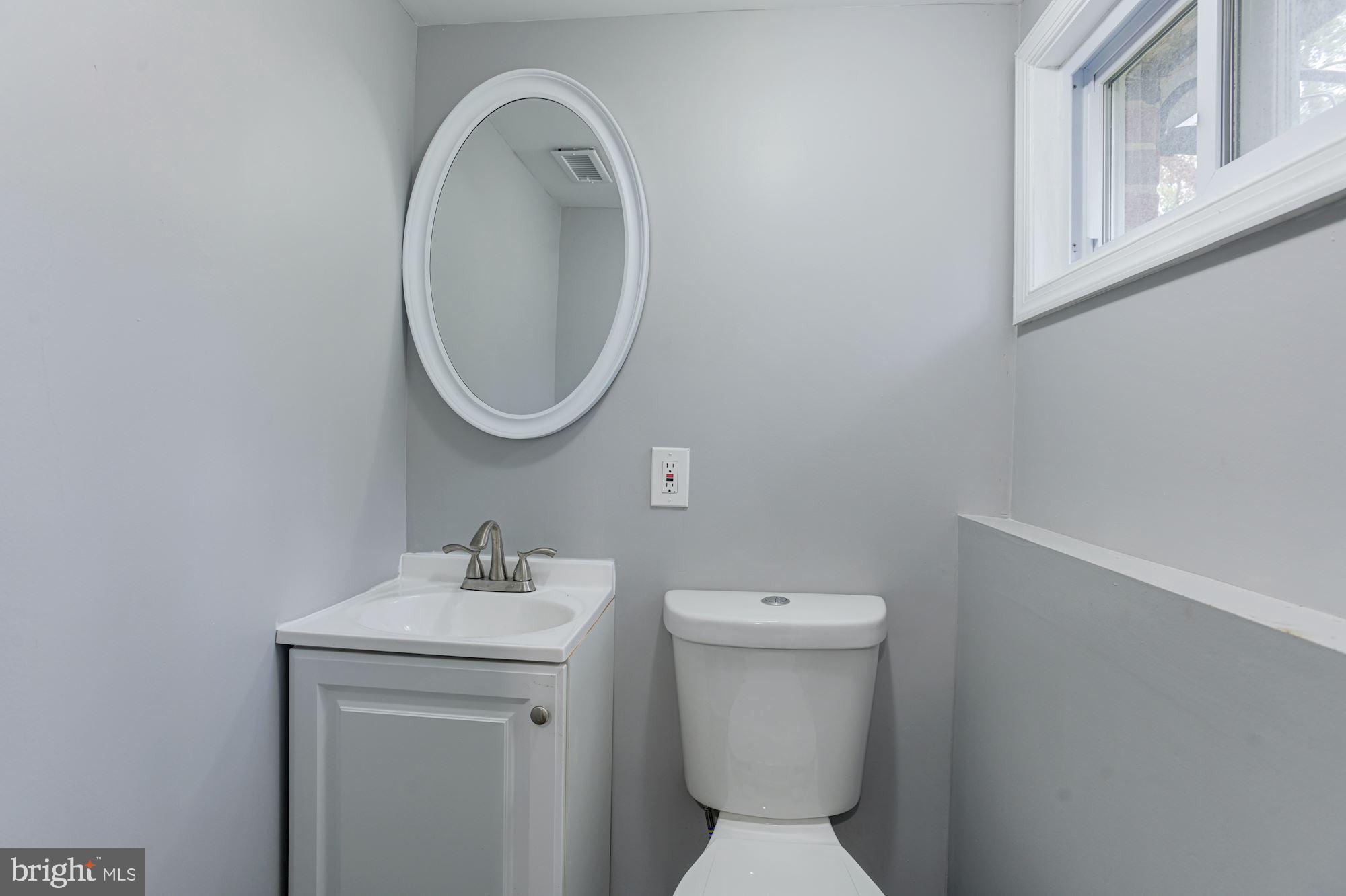 722 Nottingham Road Baltimore, MD 21229 - Photo 23 of 26 Powder Room