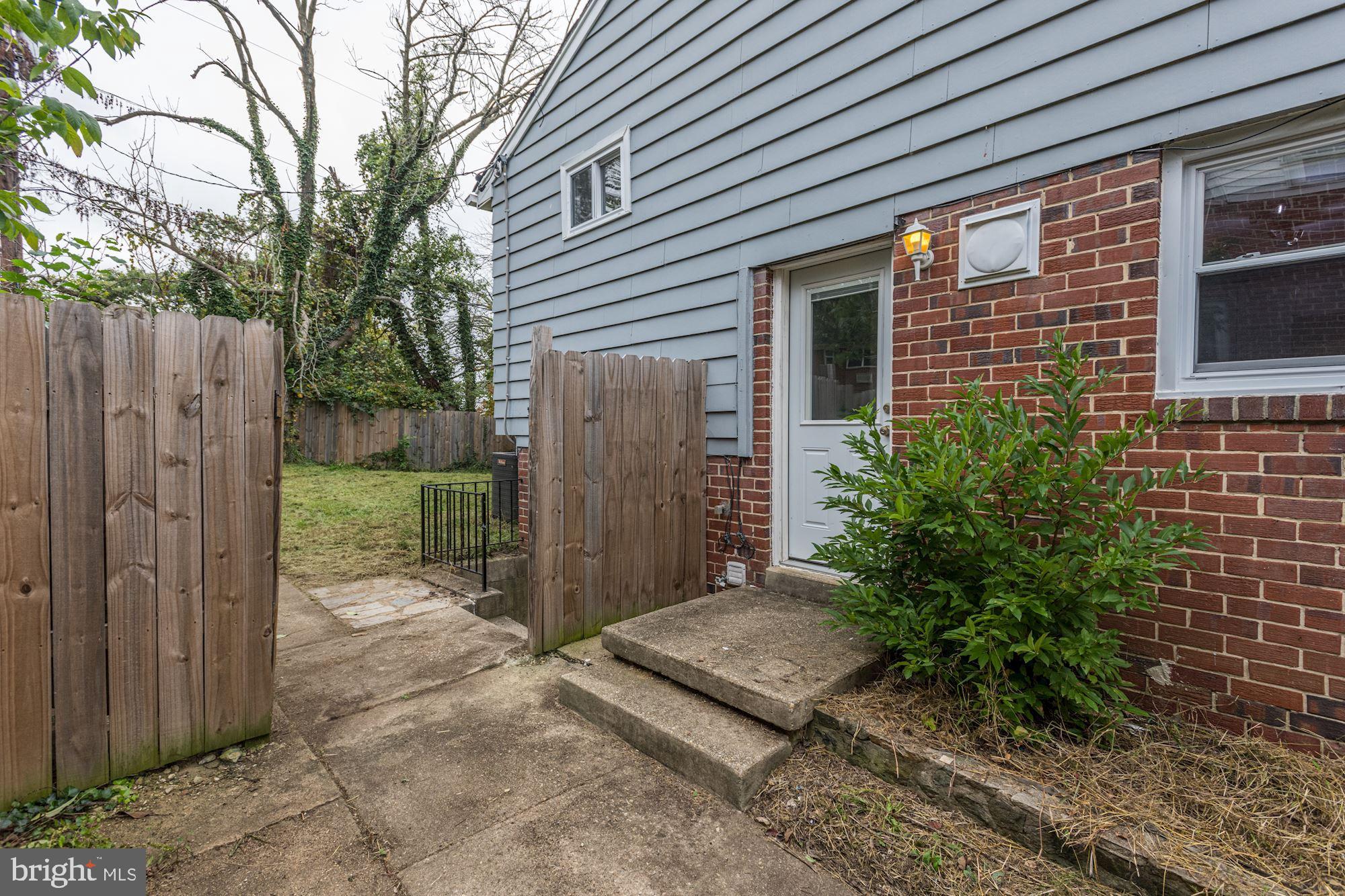 722 Nottingham Road Baltimore, MD 21229 - Photo 4 of 26 Side Exterior