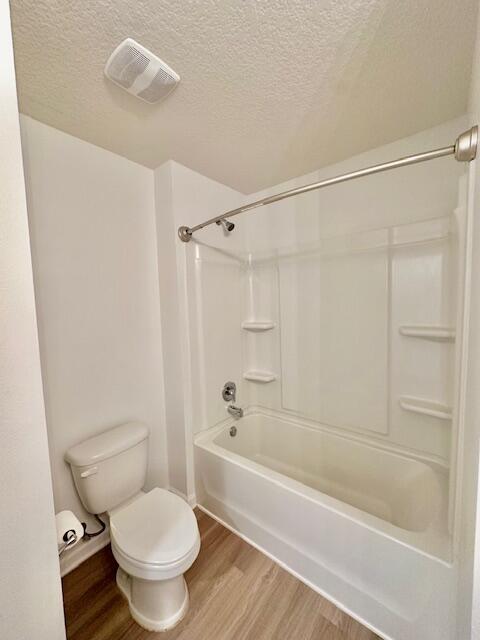 348 Merlin Court Crestview, FL 32539 - Photo 24 of 40 a bathroom with a toilet and a bathtub
