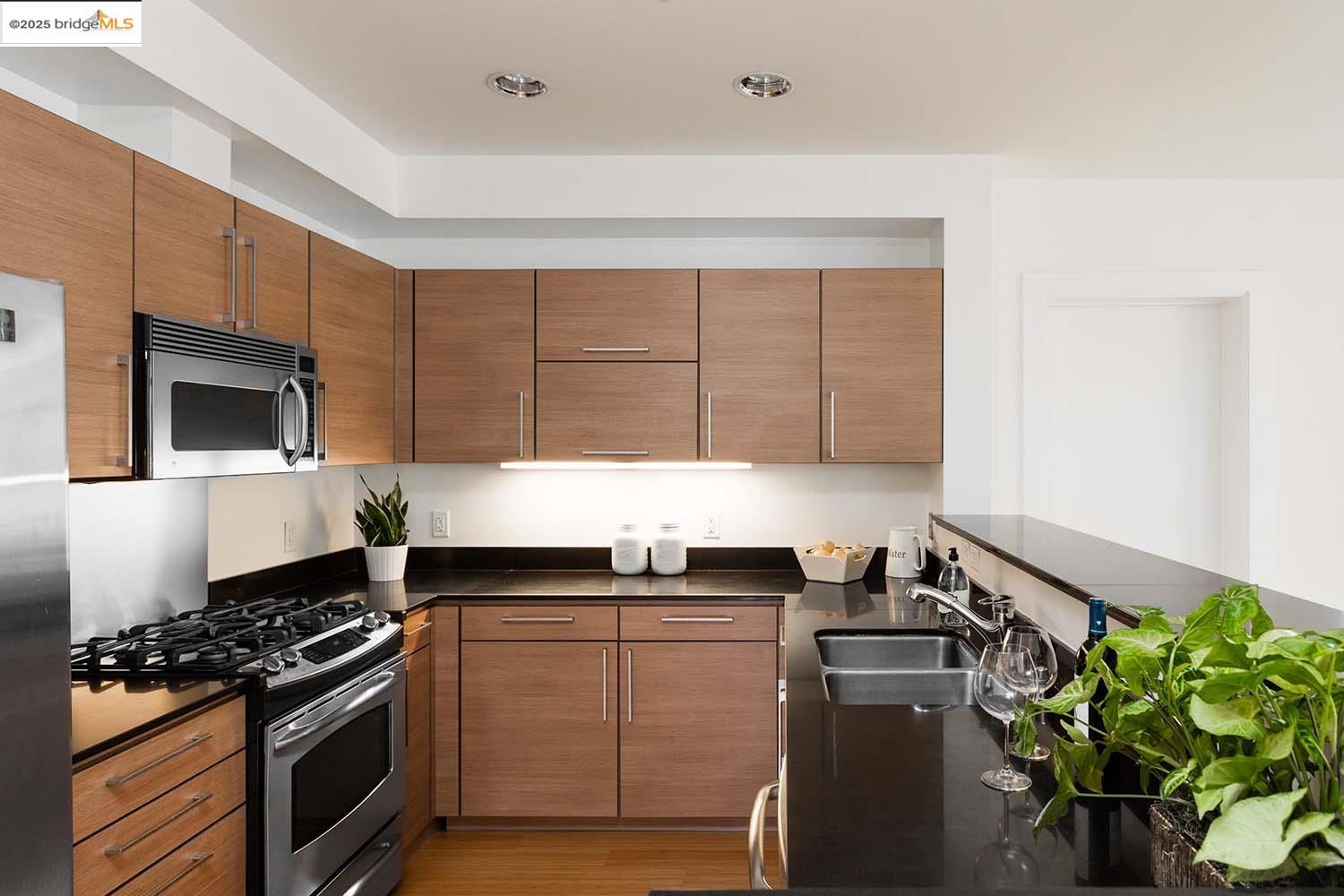 200 2nd Street, Unit 215 Oakland, CA 94607 - Photo 6 of 18 a kitchen with a sink stove and microwave