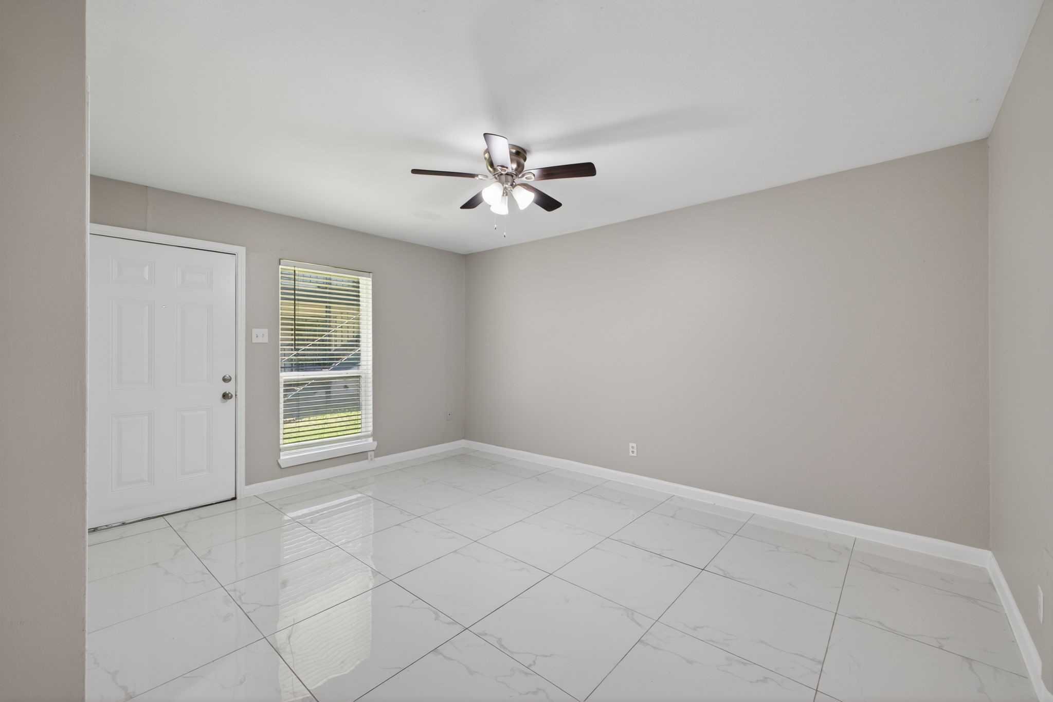 10600 South Post Oak Road, Unit 101 Houston, TX 77035 - Photo 10 of 32 Living area with view to the common yard space.